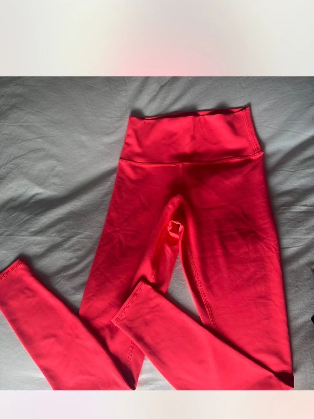 LIKE NEW RARE ALO Yoga Neon Pink Sports Bra and Leggings Set